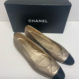 VINTAGE CHANEL BALLERINAS